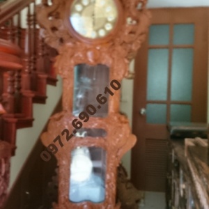 Đồng hồ đẹp dạng đứng chạm sư tử gỗ hương DH.47