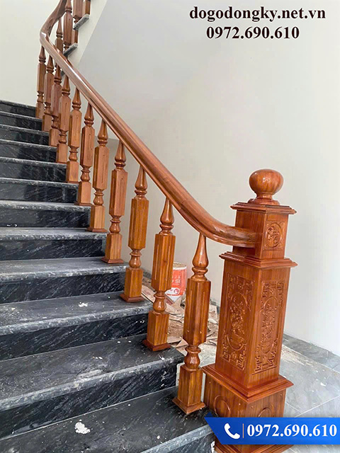 Trụ cầu thang gỗ lim