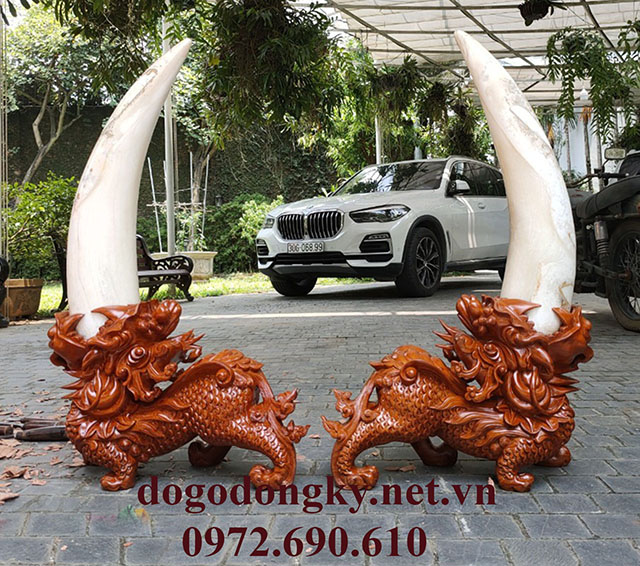 Cặp ngà voi bằng đá Cặp ngà voi bằng đá