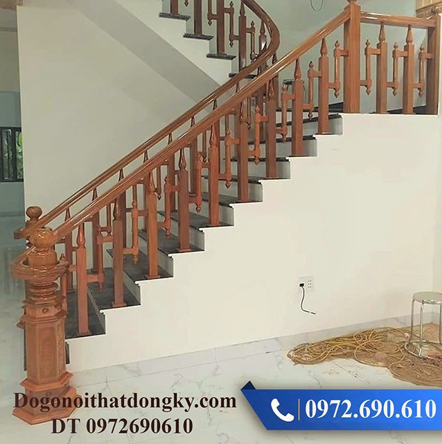 Thi công trụ cầu thang 