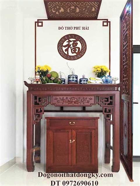 V&aacute;ch ngăn trang tr&iacute; b&agrave;n thờ