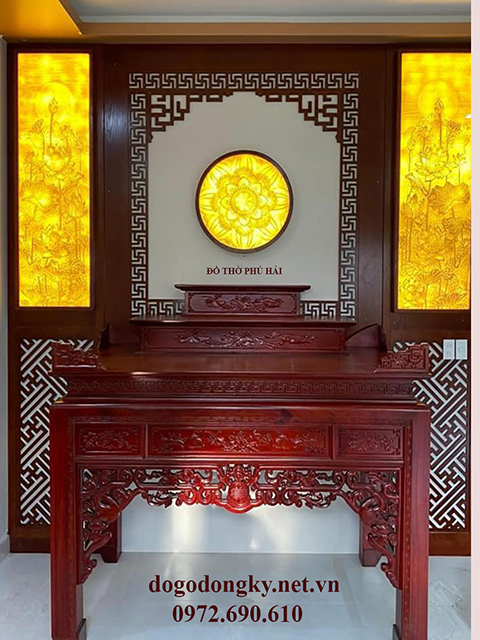 V&aacute;ch ốp sau lưng b&agrave;n thờ